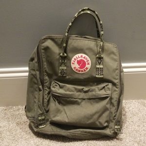 GREEN PATTERNED FJALLRAVEN KANKEN